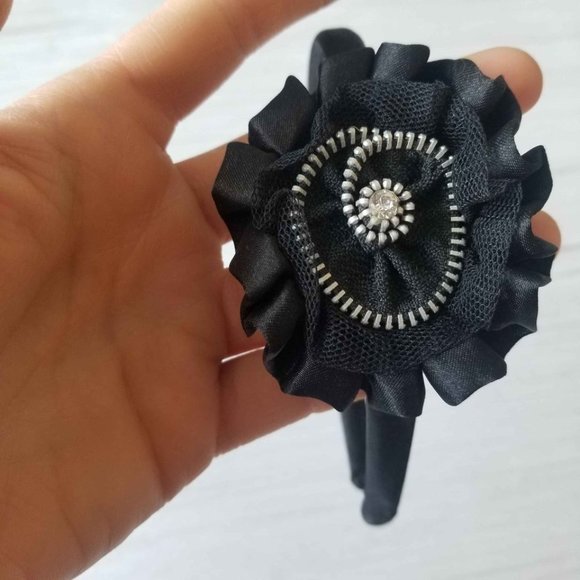 Accessories - Zipper black headband Flower Hair accessories